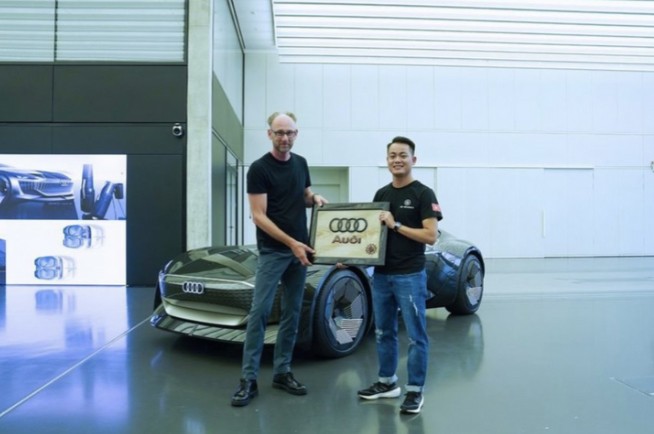 Nghệ nhân gỗ Việt Nam chế tạo xe Cybertruck độc đáo thu hút cả thế giới ảnh 2 Nghệ nhân gỗ Việt Nam chế tạo xe Cybertruck độc đáo thu hút cả thế giới ảnh 2