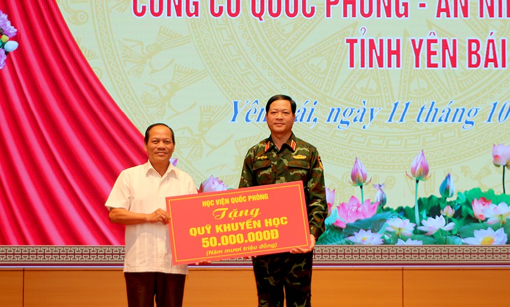 Tọa đàm trao đổi phát triển kinh tế, xã hội gắn với tăng cường củng cố quốc phòng, an ninh trên địa bàn tỉnh Yên Bái ảnh 4