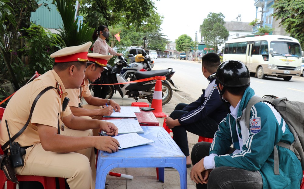 Yên Bái cao điểm đảm bảo an toàn giao thông cho học sinh ảnh 5 Yên Bái cao điểm đảm bảo an toàn giao thông cho học sinh ảnh 5