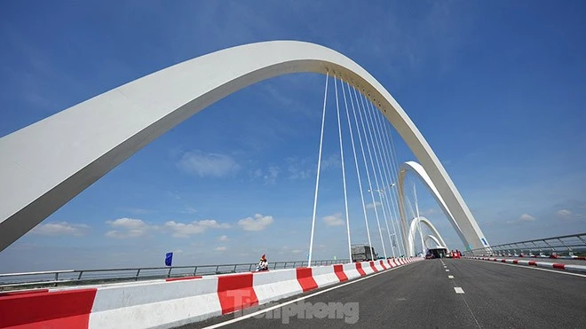 Độc lạ cầu vòm thép cao nhất Việt Nam vừa khánh thành ảnh 9