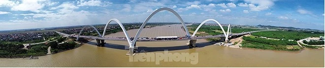 Độc lạ cầu vòm thép cao nhất Việt Nam vừa khánh thành ảnh 12