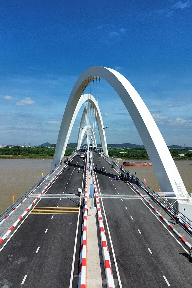 Độc lạ cầu vòm thép cao nhất Việt Nam vừa khánh thành ảnh 3