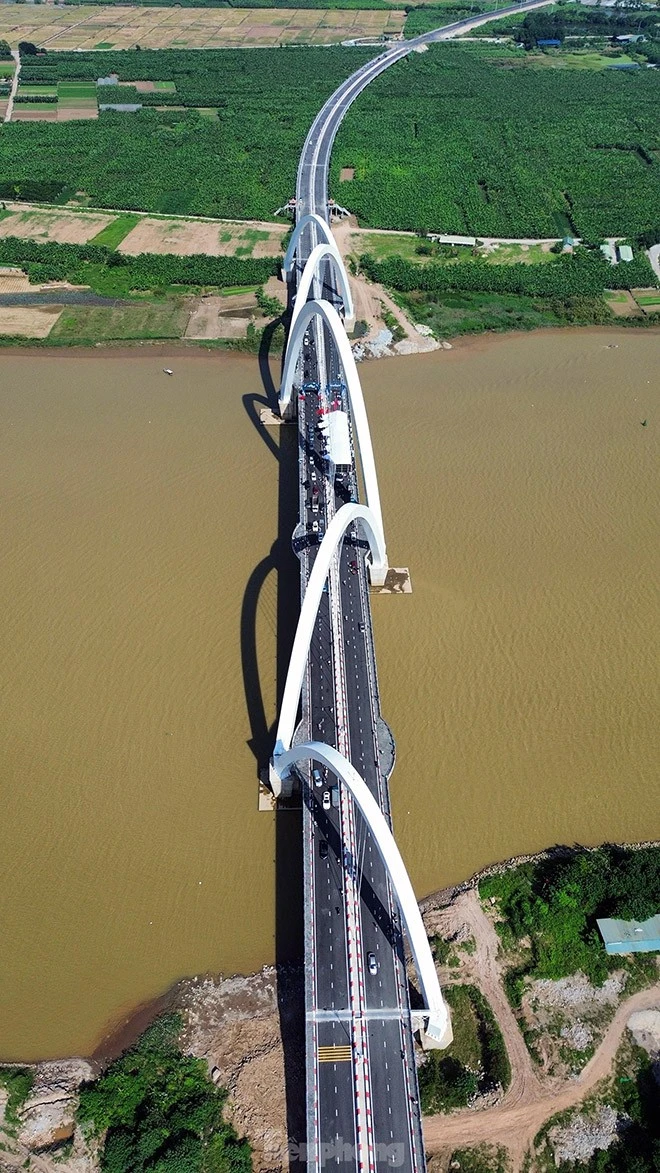 Độc lạ cầu vòm thép cao nhất Việt Nam vừa khánh thành ảnh 5