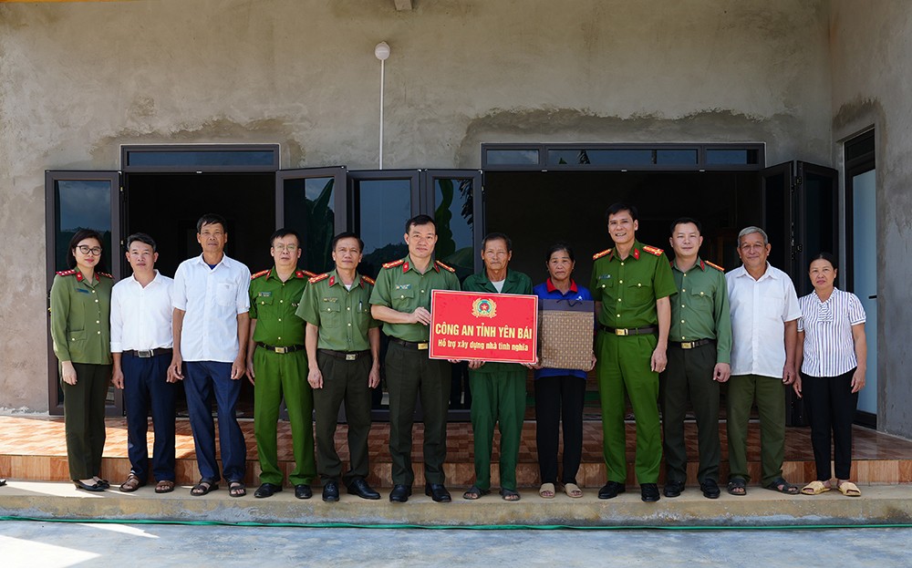 Công an tỉnh hỗ trợ xây dựng 2 nhà tình nghĩa tại huyện Văn Chấn ảnh 1 Công an tỉnh hỗ trợ xây dựng 2 nhà tình nghĩa tại huyện Văn Chấn ảnh 1
