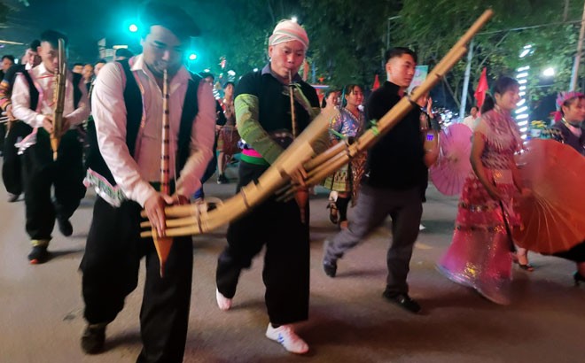 Lễ hội Quế Văn Yên lần thứ 4: Rực rỡ sắc màu diễu diễn "Người Dao xuống phố" ảnh 7 Lễ hội Quế Văn Yên lần thứ 4: Rực rỡ sắc màu diễu diễn "Người Dao xuống phố" ảnh 7