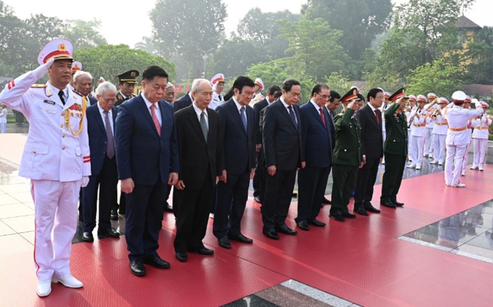Lãnh đạo Đảng, Nhà nước vào Lăng viếng Chủ tịch Hồ Chí Minh ảnh 1 Lãnh đạo Đảng, Nhà nước vào Lăng viếng Chủ tịch Hồ Chí Minh ảnh 1
