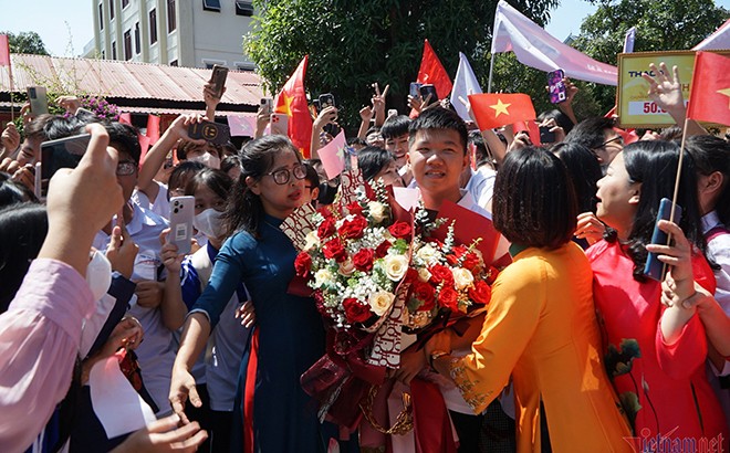 Quán quân Olympia Lê Xuân Mạnh được tỉnh Thanh Hóa thưởng 200 triệu ảnh 1