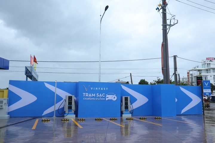 VinFast khai trương dịch vụ sạc xe điện tại hệ thống Petrolimex trên toàn quốc ảnh 1 VinFast khai trương dịch vụ sạc xe điện tại hệ thống Petrolimex trên toàn quốc ảnh 1