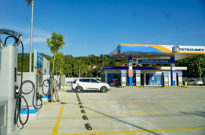 VinFast khai trương dịch vụ sạc xe điện tại hệ thống Petrolimex trên toàn quốc ảnh 3 VinFast khai trương dịch vụ sạc xe điện tại hệ thống Petrolimex trên toàn quốc ảnh 3