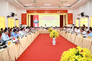 Thường trực Tỉnh ủy làm việc với Thường trực Đảng ủy các xã, phường thuộc huyện Văn Chấn và thị xã Nghĩa Lộ (cũ)