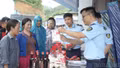 Tuyên truyền phân biệt hàng thật - hàng giả tại chợ phiên Vĩnh Yên