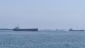 Lưu lượng qua eo biển Hormuz sụt giảm khi giới chủ tàu ưu tiên an toàn