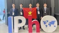 Tự hào cờ đỏ sao vàng tại lễ bế mạc Olympic Vật lý Quốc tế 2025