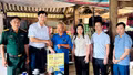 Phó Chủ tịch UBND tỉnh Phan Trung Bá thăm, tặng quà người có công tại xã Trạm Tấu