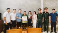Phó Chủ tịch Thường trực UBND tỉnh Ngô Hạnh Phúc thăm, tặng quà người có công tại xã Bản Xèo