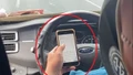 Tài xế xe khách 'lướt' điện thoại khi đi trên cao tốc bị phạt 5 triệu đồng