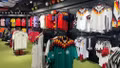 Doanh số bán hàng hóa World Cup bùng nổ: Sưu tầm đồ lưu niệm của các đội bóng trở thành xu hướng mới cho người hâm mộ