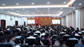 Hơn 300 cán bộ, giáo viên được tập huấn công tác thi đua khen thưởng
