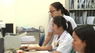 Nữ bác sĩ tận tâm với người bệnh