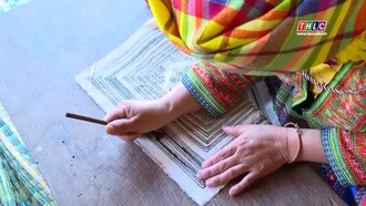 Yên Bái phát huy giá trị di sản vẽ sáp ong của người Mông