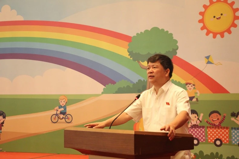 Phó Chủ nhiệm Tạ Văn Hạ phát biểu tại Hội thảo.