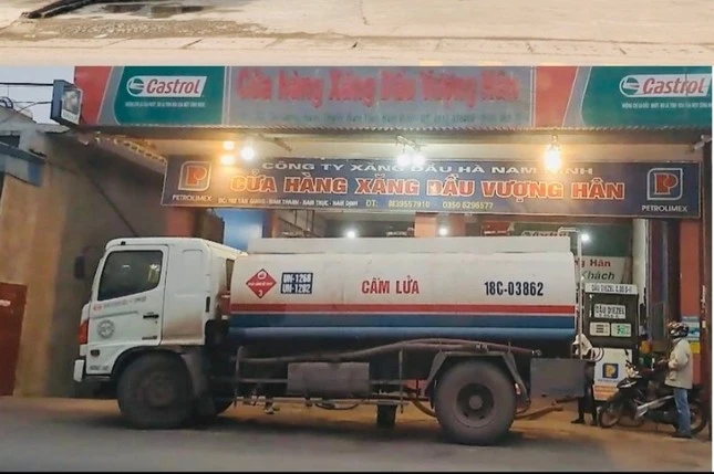 Bộ Công Thương yêu cầu các doanh nghiệp đầu mối, thương nhân phân phối thực hiện nghiêm việc xuất hoá đơn bán lẻ sau mỗi lần bán xăng.