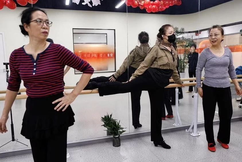 Chính phủ Trung Quốc cũng đã vào cuộc bằng cách công bố ưu đãi thuế và hỗ trợ tài chính cho các sản phẩm và dịch vụ dành cho người cao tuổi vào tháng Một năm nay.