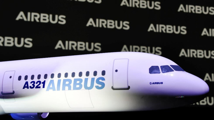 Mô hình máy bay A321 tại tổng hành dinh của Airbus ở Pháp . Mô hình máy bay A321 tại tổng hành dinh của Airbus ở Pháp .