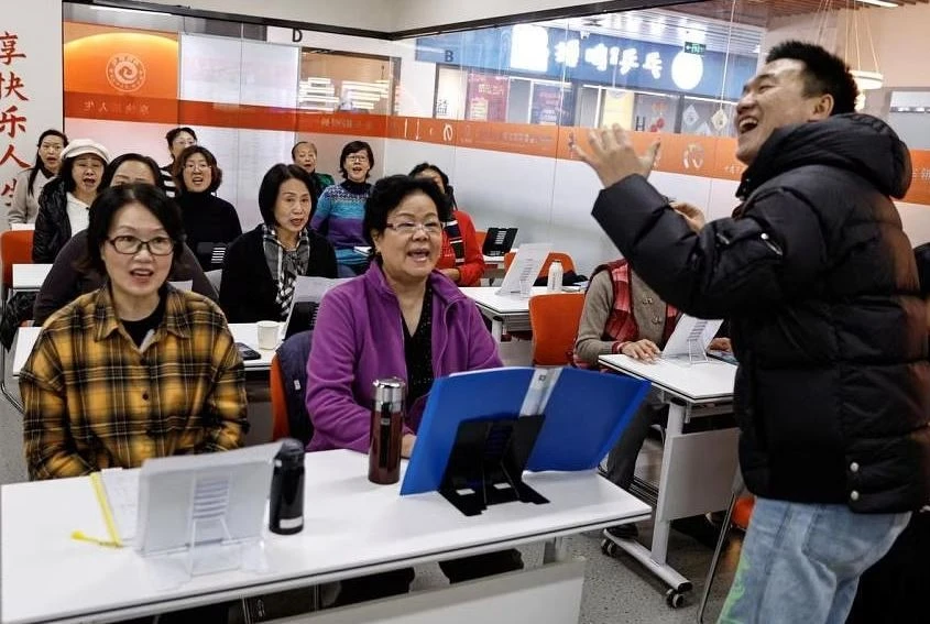 Một lớp học hát tại Mama Sunset.