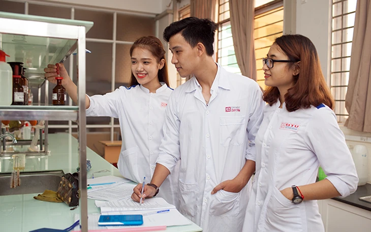 Đến miền Trung học ngành Công nghệ Sinh học.