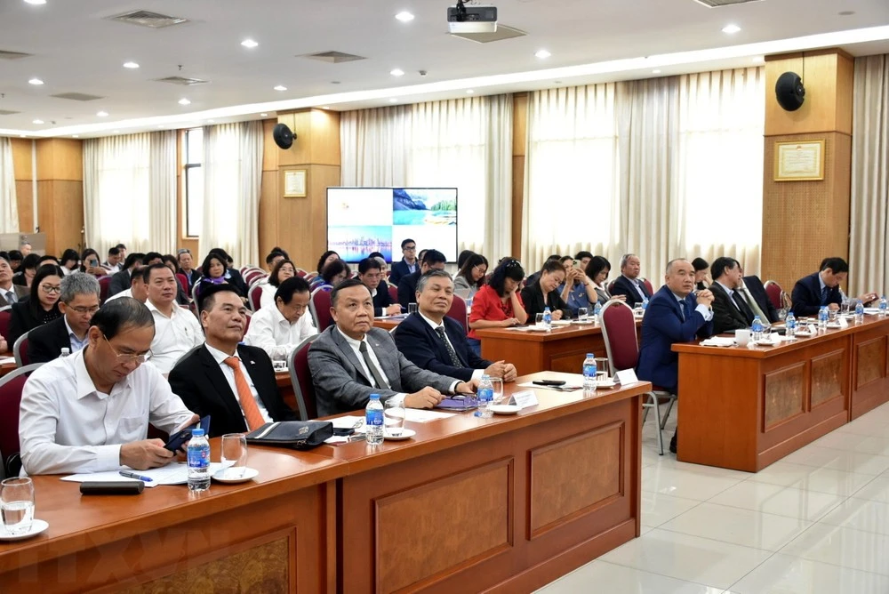 Các đại biểu tham dự Diễn đàn.