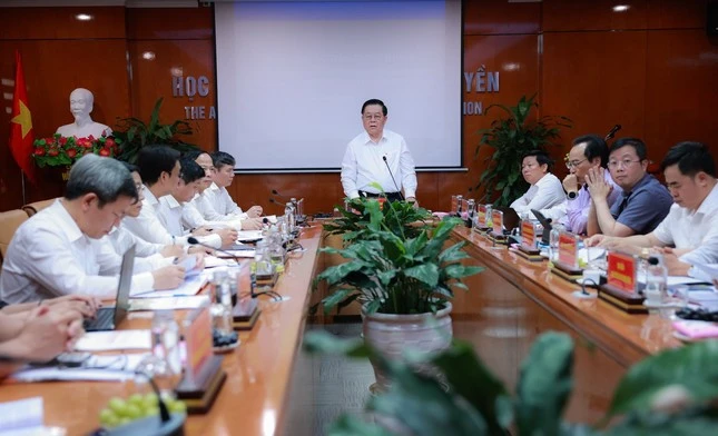 Bí thư Trung ương Đảng, Trưởng Ban Tuyên giáo Trung ương Nguyễn Trọng Nghĩa phát biểu tại cuộc làm việc