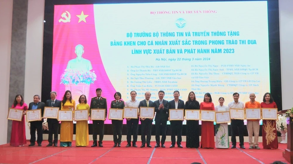 Các tập thể, cá nhân được nhận Bằng khen của Bộ trưởng Bộ Thông tin và Truyền thông.