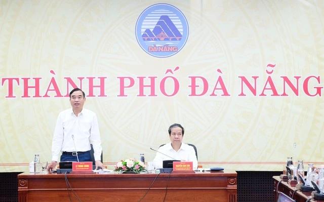 Ông Lê Trung Chinh, Chủ tịch UBND TP.Đà Nẵng (bên trái), cho biết mọi công tác chuẩn bị cho Đại hội thể thao học sinh Đông Nam Á lần thứ 13 đã và đang được Bộ GD-ĐT, UBND TP.Đà Nẵng kiểm tra, rà soát, bảo đảm đúng kế hoạch đề ra. Ông Lê Trung Chinh, Chủ tịch UBND TP.Đà Nẵng (bên trái), cho biết mọi công tác chuẩn bị cho Đại hội thể thao học sinh Đông Nam Á lần thứ 13 đã và đang được Bộ GD-ĐT, UBND TP.Đà Nẵng kiểm tra, rà soát, bảo đảm đúng kế hoạch đề ra.