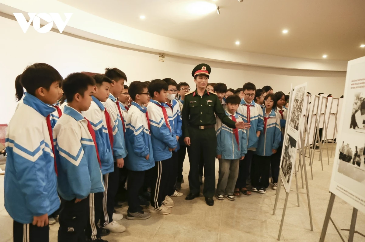 Triển lãm là dịp để tuyên truyền, giáo dục sâu rộng cho cán bộ, đảng viên, lực lượng vũ trang và các tầng lớp nhân dân về mốc son chói lọi trong lịch sử đấu tranh giành tự do của dân tộc.