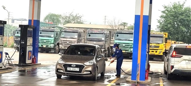 Số dư của Quỹ Bình ổn xăng dầu thay vì để tại doanh nghiệp đầu mối như hiện nay sẽ xem xét chuyển về ngân sách.