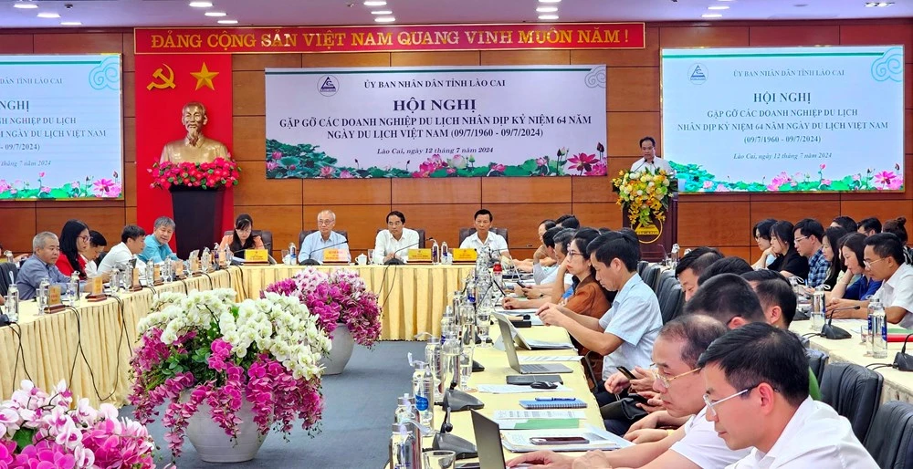 Chủ tịch UBND tỉnh Lào Cai chủ trì Hội nghị gặp gỡ các doanh nghiệp du lịch.