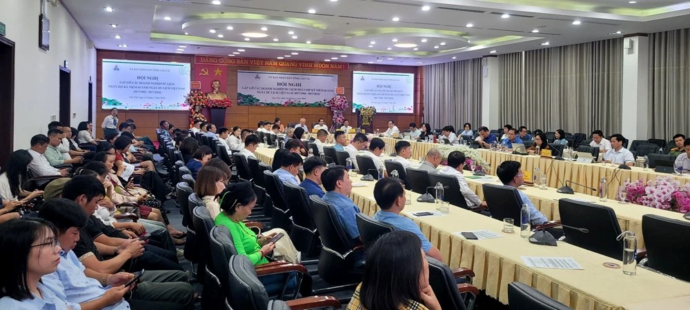 Gần 200 đại biểu tham dự Hội nghị.