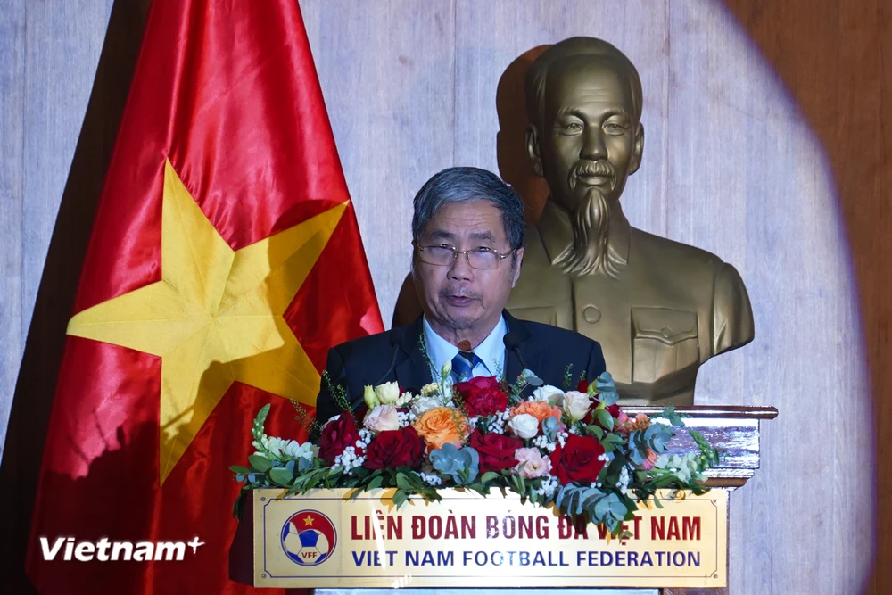 Ông Dương Nghiệp Khôi, Tổng Thư ký Liên Đoàn Bóng Đá Việt Nam phát biểu tại buổi lễ.