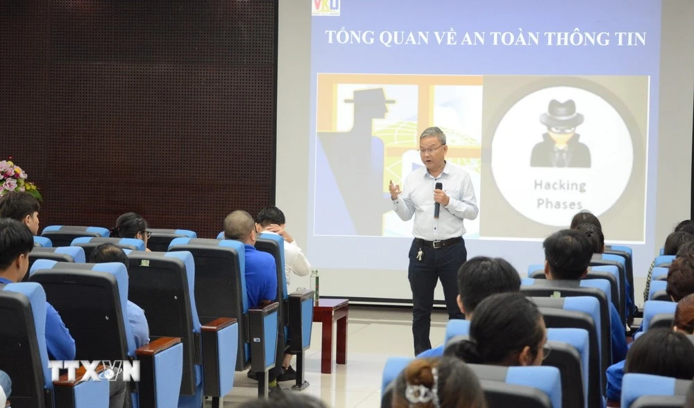 Sở Thông tin và Truyền thông thành phố Đà Nẵng tổ chức Hội nghị tập huấn kỹ năng sử dụng mạng xã hội an toàn và khai thác giá trị tích cực, hữu ích từ mạng xã hội cho đoàn viên, thanh niên trên địa bàn thành phố Đà Nẵng năm 2023.