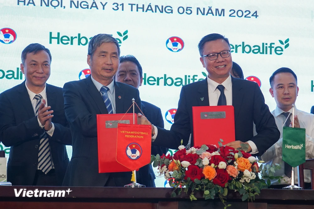Herbalife Việt Nam tiếp tục là Nhà tài trợ chính thức của các Đội tuyển Bóng đá Quốc gia Việt Nam trong ba năm tiếp theo từ 2024 đến 2027.