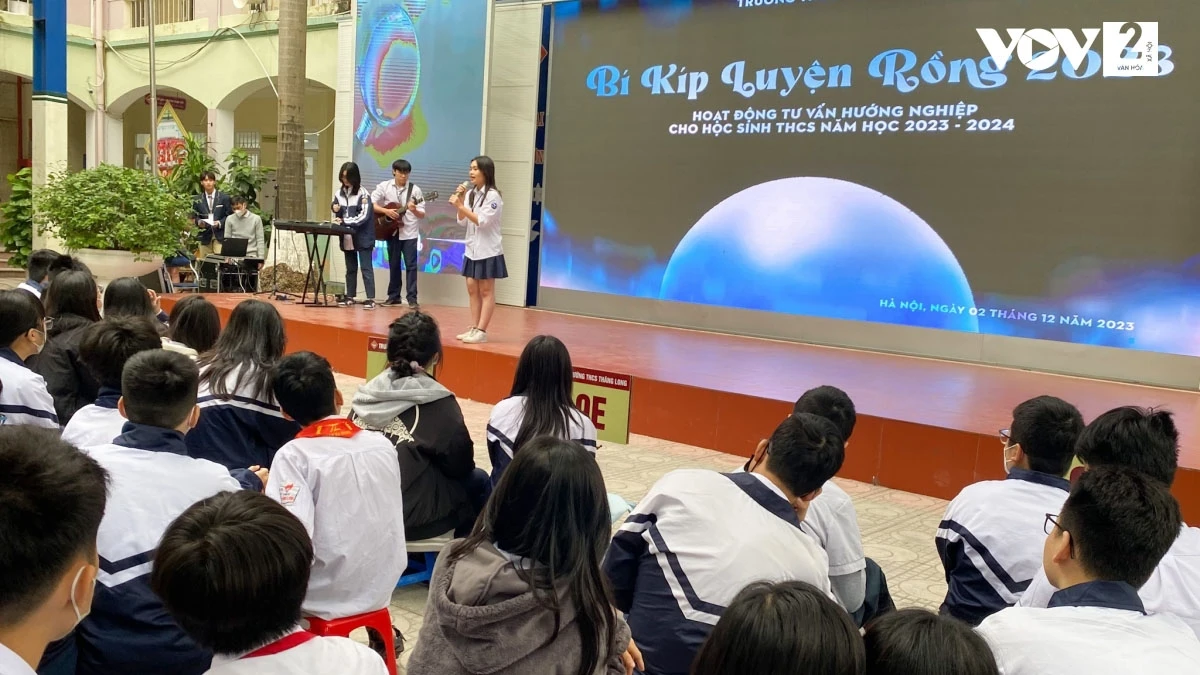 Cô giáo Phương Nam luôn lồng ghép giáo dục định hướng, hướng nghiệp trong những giờ dạy của mình.