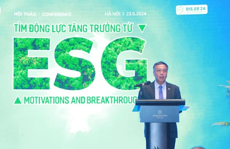 Tổng Biên tập Báo Đầu tư Lê Trọng Minh phát biểu tại Hội thảo.