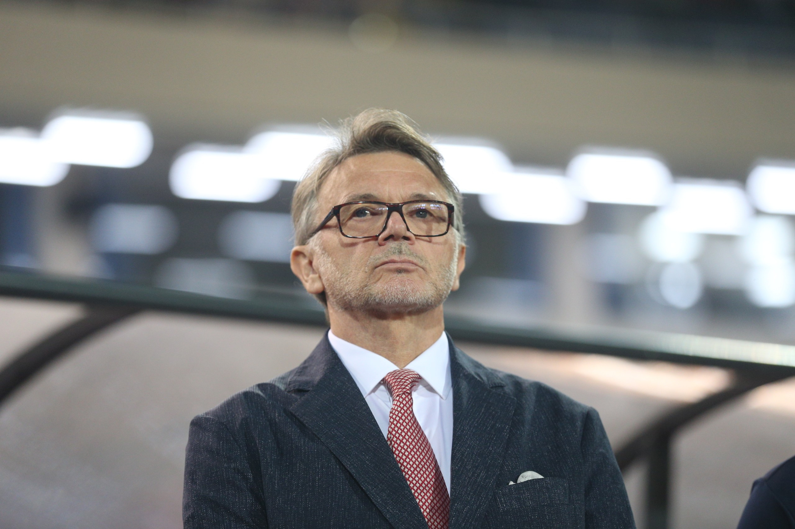 HLV Troussier nói rằng nhiều người muốn ông nghỉ việc. philippe-1-594.jpeg