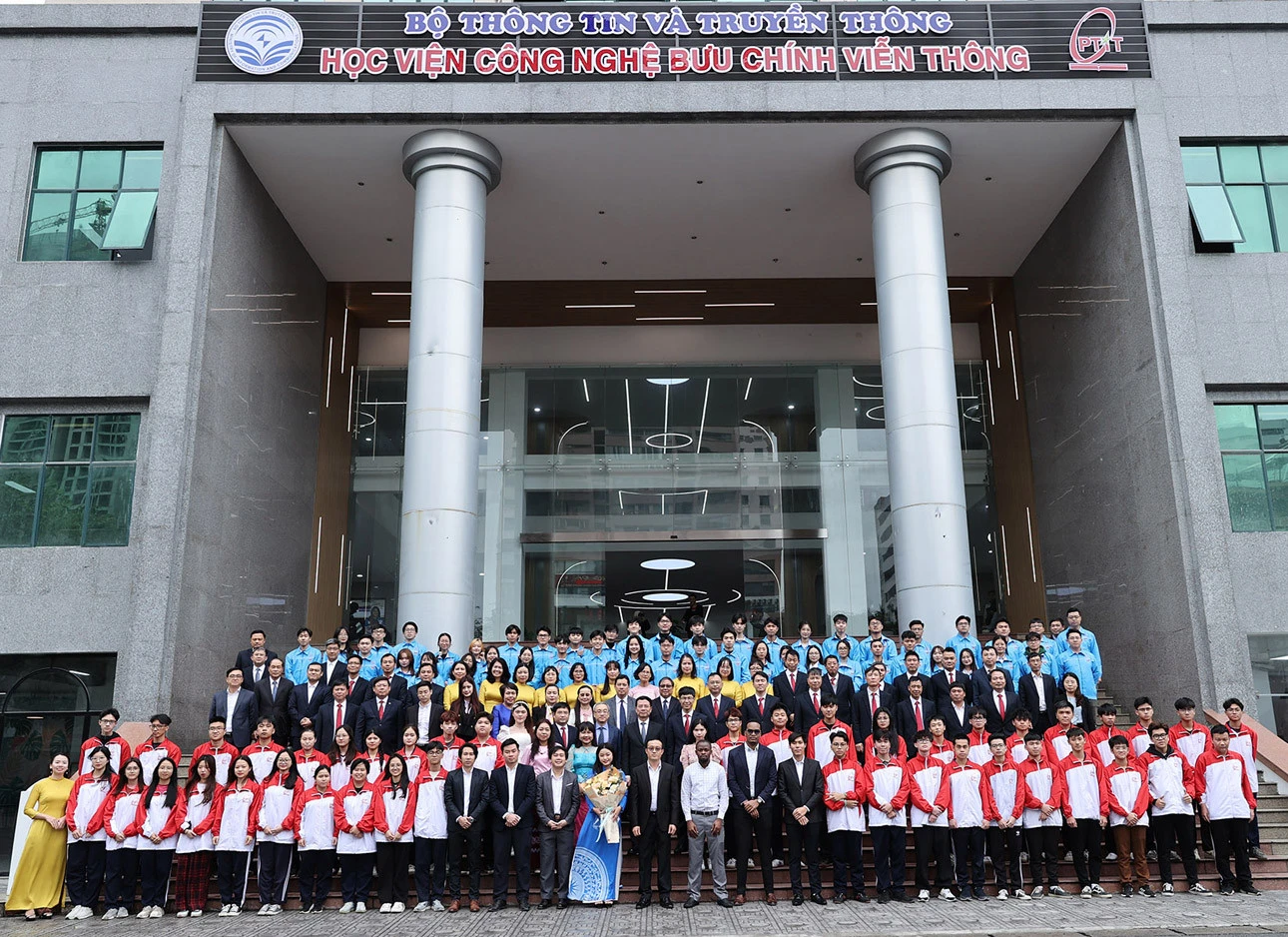 bo-truong-lam-viec-voi-hoc-vien-616.jpg