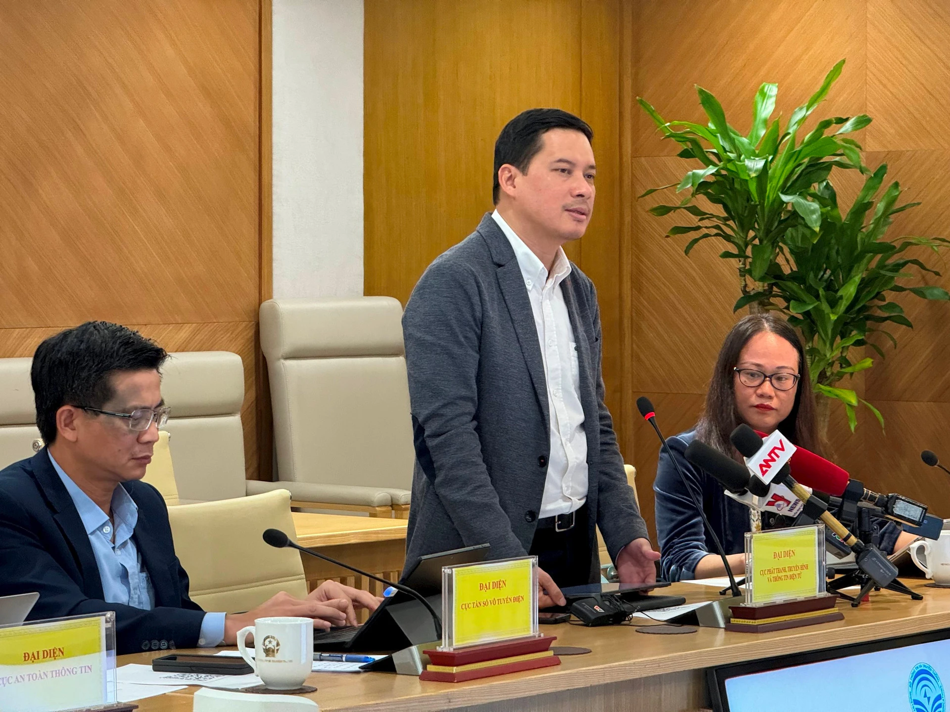 Ông Lê Quang Tự Do, Cục trưởng Cục Phát thanh, truyền hình và thông tin điện tử phát biểu tại cuộc họp.