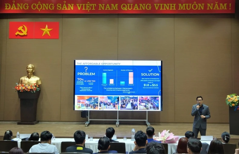 Các diễn giả trình bày tham luận tại chương trình.