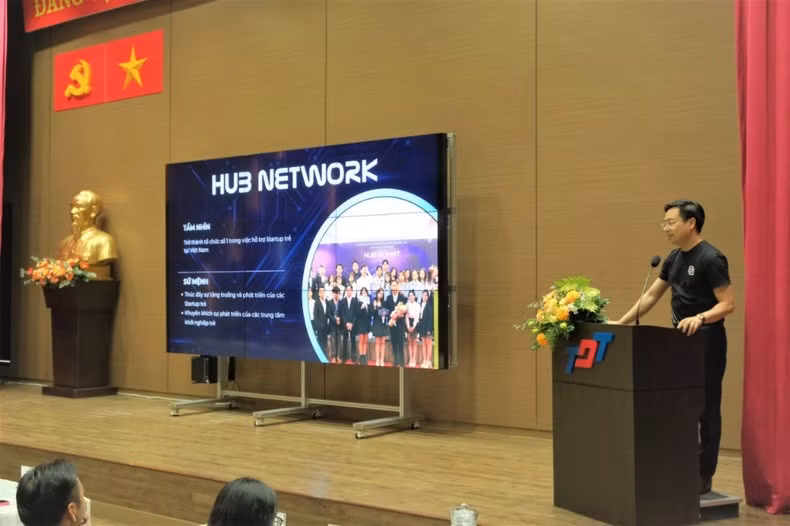 Đồng chí Trần Quang Hưng giới thiệu nền tảng Uni Hub.