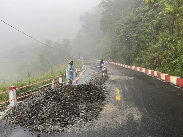 Đường đèo có thể có nhiều sự cố bất ngờ.