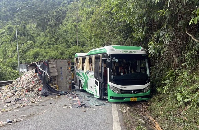 Không ít vụ va chạm xảy ra trên đường đèo.